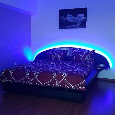 Relax 2 Central Apartment Bacau Bagian luar foto